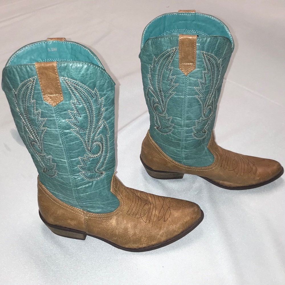 Trendy Coconut Western Cowgirl boots!🤎💙🤎💙